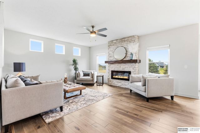 5417 N 191st Avenue, Elkhorn, NE 68022
