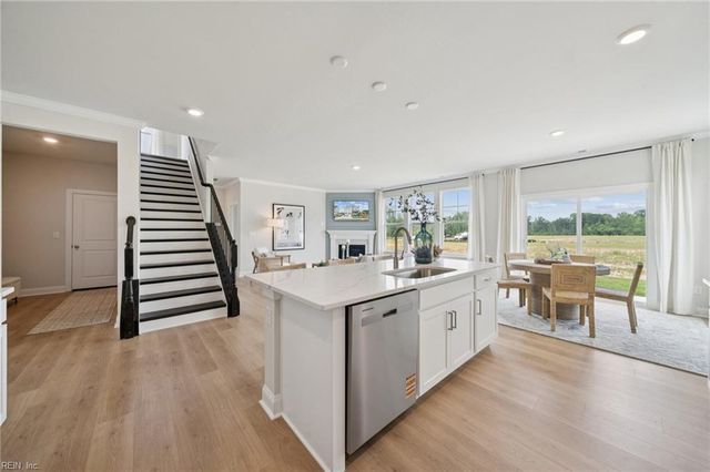 321 Riverview RD, Chesapeake, VA 23322