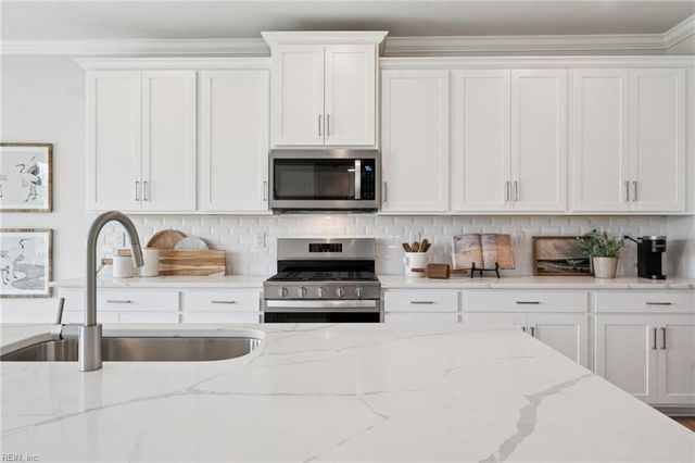 321 Riverview RD, Chesapeake, VA 23322
