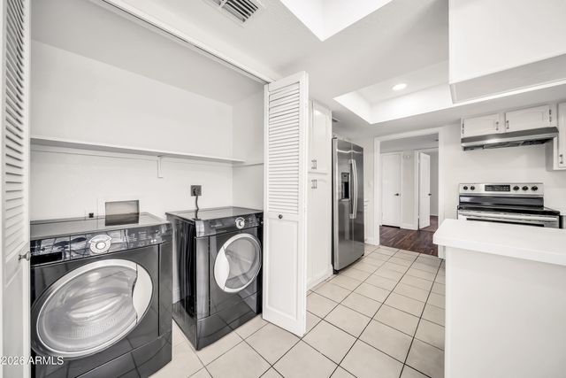 8302 N 21ST Drive L201, Phoenix, AZ 85021