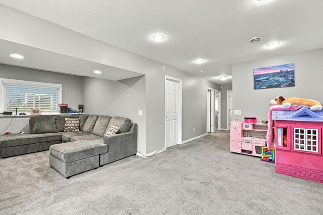 7163 158th Street W, Apple Valley, MN 55124