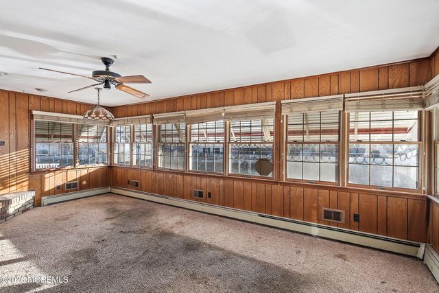 8 Kingfisher Lane, Toms River, NJ 08753