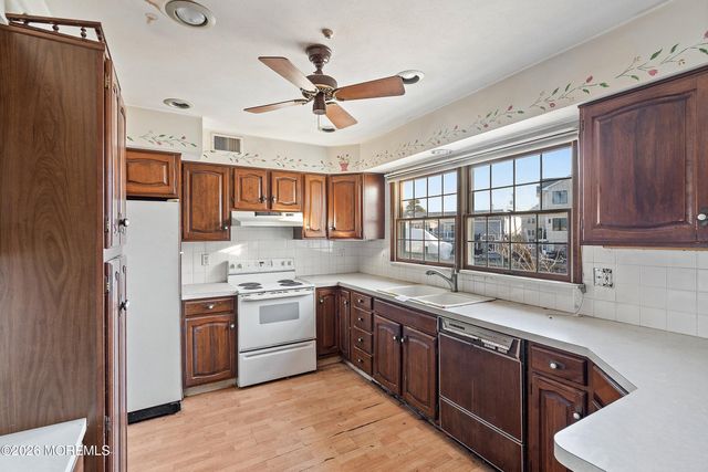 8 Kingfisher Lane, Toms River, NJ 08753