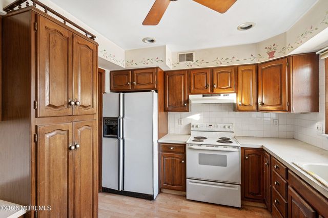 8 Kingfisher Lane, Toms River, NJ 08753