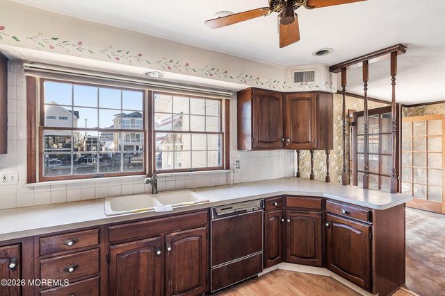 8 Kingfisher Lane, Toms River, NJ 08753