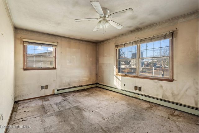 8 Kingfisher Lane, Toms River, NJ 08753