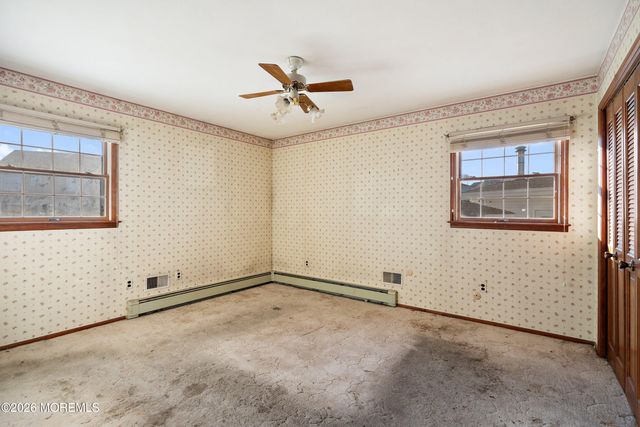 8 Kingfisher Lane, Toms River, NJ 08753