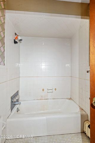 8 Kingfisher Lane, Toms River, NJ 08753