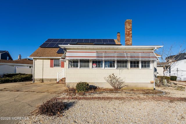 8 Kingfisher Lane, Toms River, NJ 08753