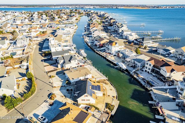 8 Kingfisher Lane, Toms River, NJ 08753