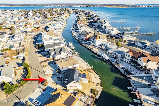 8 Kingfisher Lane, Toms River, NJ 08753