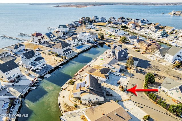 8 Kingfisher Lane, Toms River, NJ 08753