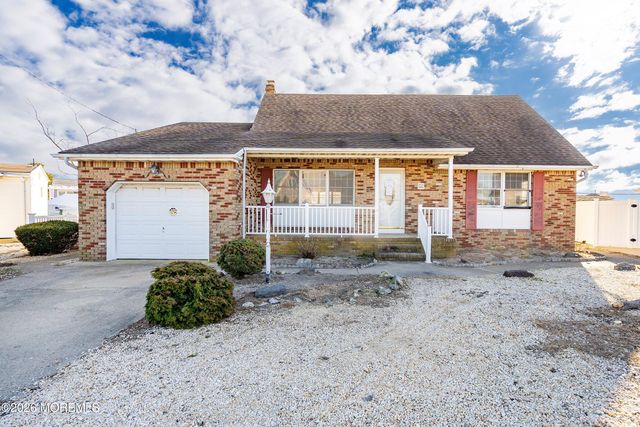 8 Kingfisher Lane, Toms River, NJ 08753