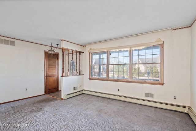 8 Kingfisher Lane, Toms River, NJ 08753