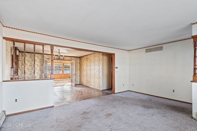 8 Kingfisher Lane, Toms River, NJ 08753