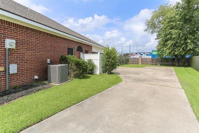 4505 Shelly Lane, Lake Charles, LA 70605