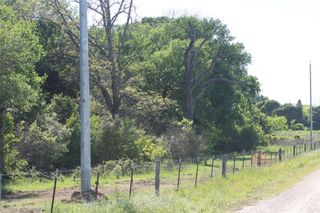 06 Hunt LN, Waelder, TX 78959
