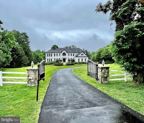 401 WALKER RD, Great Falls, VA 22066