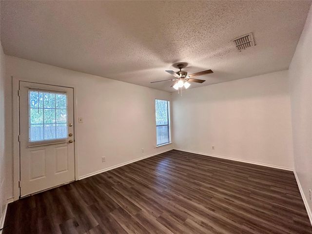 9315 Kempler DR B, Austin, TX 78748