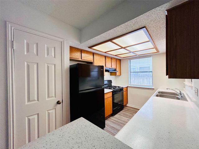 9315 Kempler DR B, Austin, TX 78748