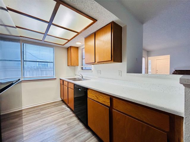 9315 Kempler DR B, Austin, TX 78748