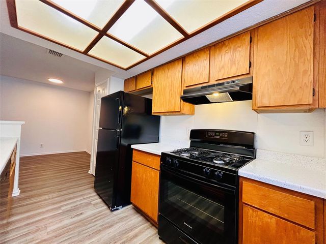 9315 Kempler DR B, Austin, TX 78748