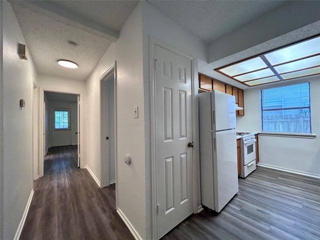 9315 Kempler DR B, Austin, TX 78748