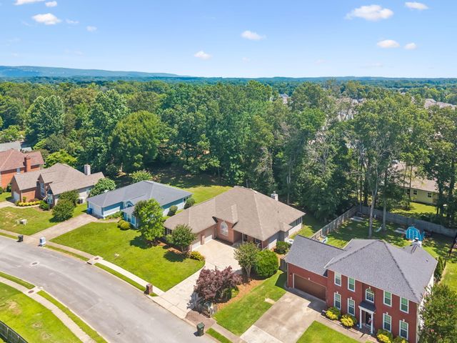 1645 Gunston Hall Road, Hixson, TN 37343