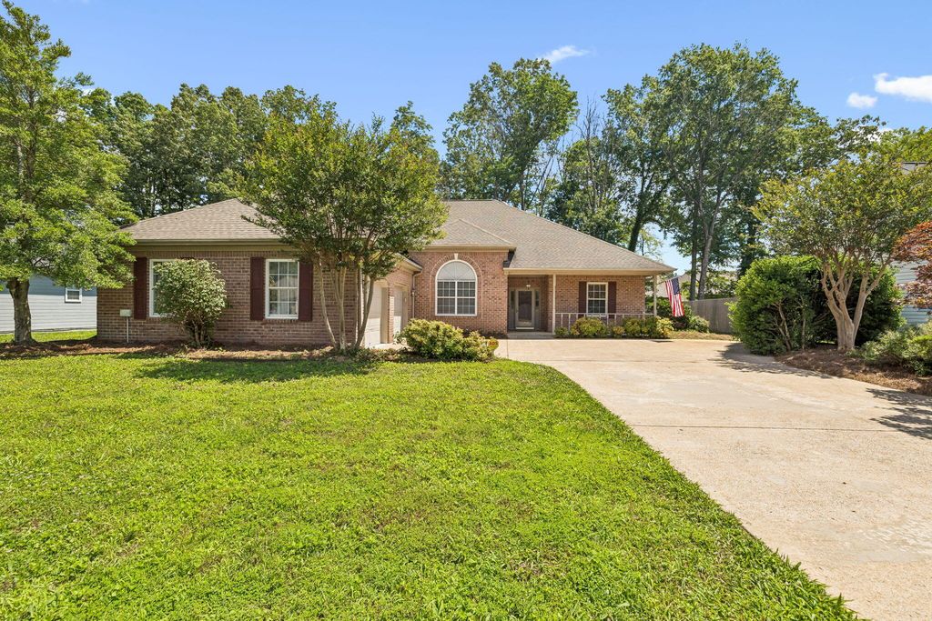 1645 Gunston Hall Road, Hixson, TN 37343