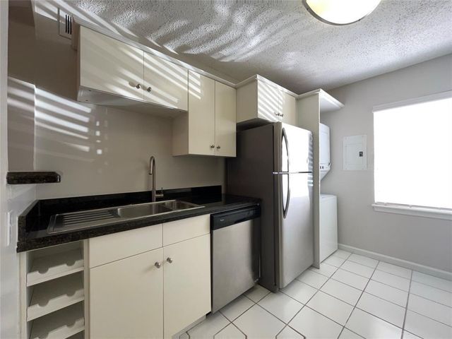 1502 Heights Boulevard 2, Houston, TX 77008