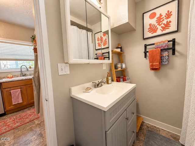 1211 Niantic Street, Medford, OR 97501