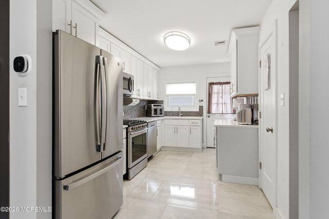 31 Saint Croix Street, Toms River, NJ 08757