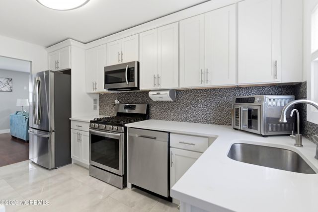 31 Saint Croix Street, Toms River, NJ 08757