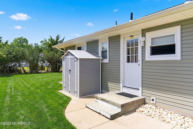 31 Saint Croix Street, Toms River, NJ 08757