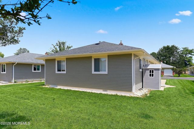 31 Saint Croix Street, Toms River, NJ 08757