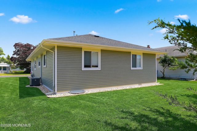 31 Saint Croix Street, Toms River, NJ 08757