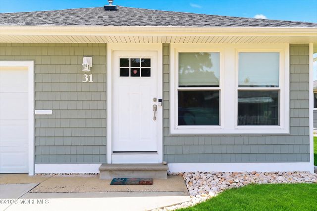 31 Saint Croix Street, Toms River, NJ 08757