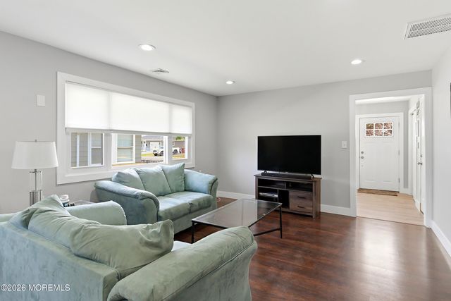31 Saint Croix Street, Toms River, NJ 08757