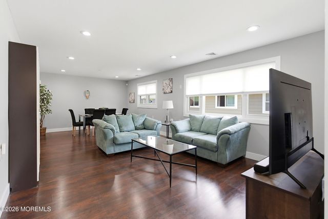 31 Saint Croix Street, Toms River, NJ 08757