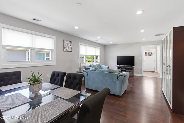31 Saint Croix Street, Toms River, NJ 08757