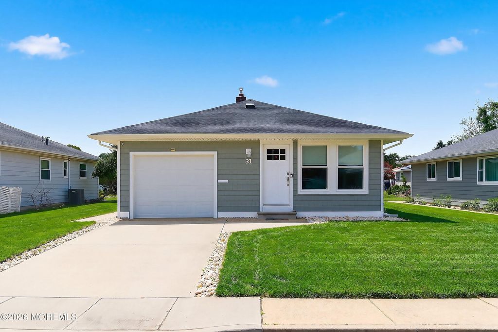 31 Saint Croix Street, Toms River, NJ 08757