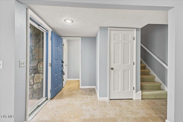 660 Fox Meadow Road Apt 8, Elizabethton, TN 37643