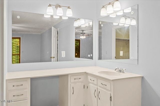 660 Fox Meadow Road Apt 8, Elizabethton, TN 37643