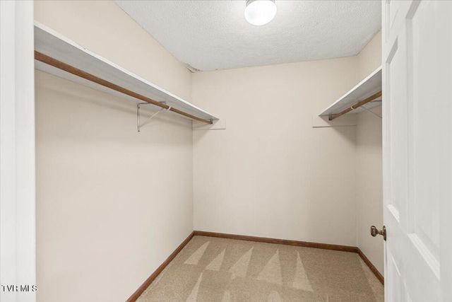 660 Fox Meadow Road Apt 8, Elizabethton, TN 37643