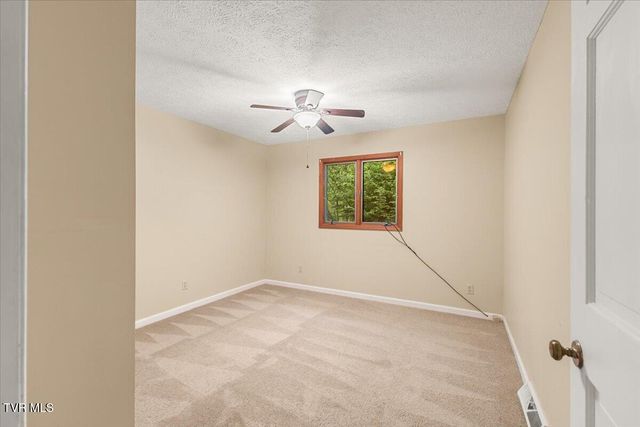 660 Fox Meadow Road Apt 8, Elizabethton, TN 37643