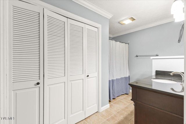 660 Fox Meadow Road Apt 8, Elizabethton, TN 37643