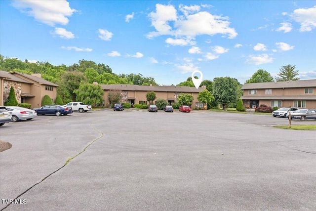 660 Fox Meadow Road Apt 8, Elizabethton, TN 37643