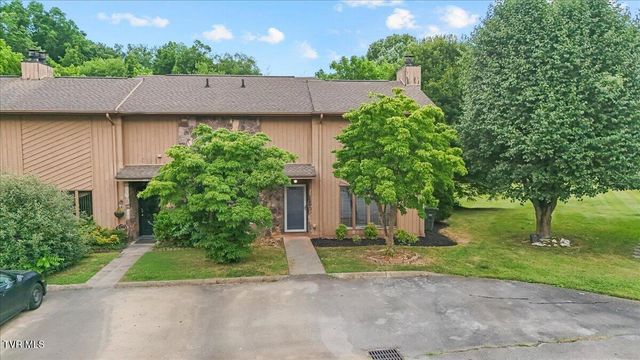 660 Fox Meadow Road Apt 8, Elizabethton, TN 37643