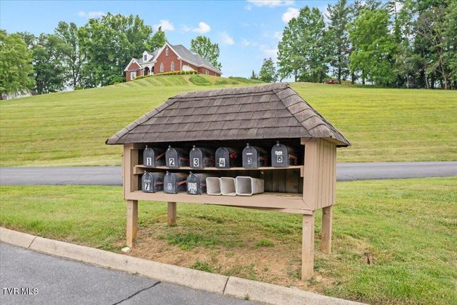 660 Fox Meadow Road Apt 8, Elizabethton, TN 37643