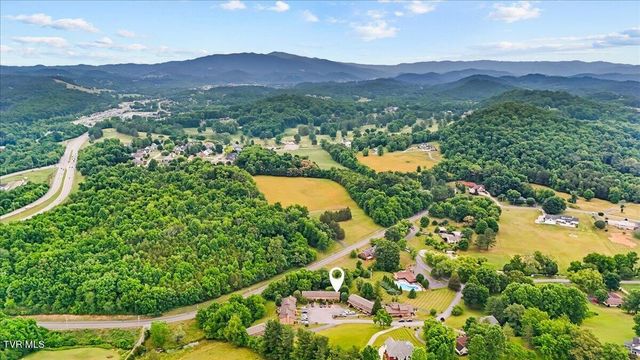 660 Fox Meadow Road Apt 8, Elizabethton, TN 37643